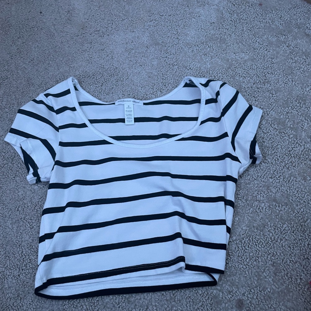 I’m selling a crop top that was not worn very much but is in great condition!